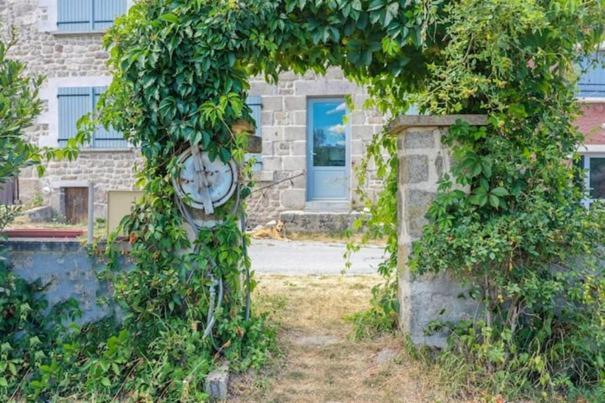 Roue D'Escampette Gite D'Etape Et De Sejour Champagnat  Exteriér fotografie